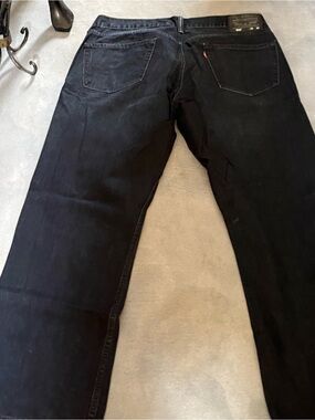 Levi jeans 559 size 36 x 32 straight leg